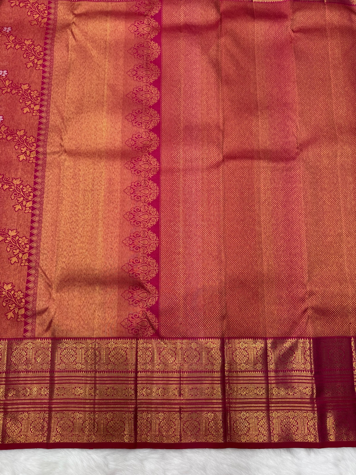 Vintage Kanjeevaram Saree with Close Oosi weaveing , Cross Kalanjali Design & Silver Zari Highlighted Flower Motifs