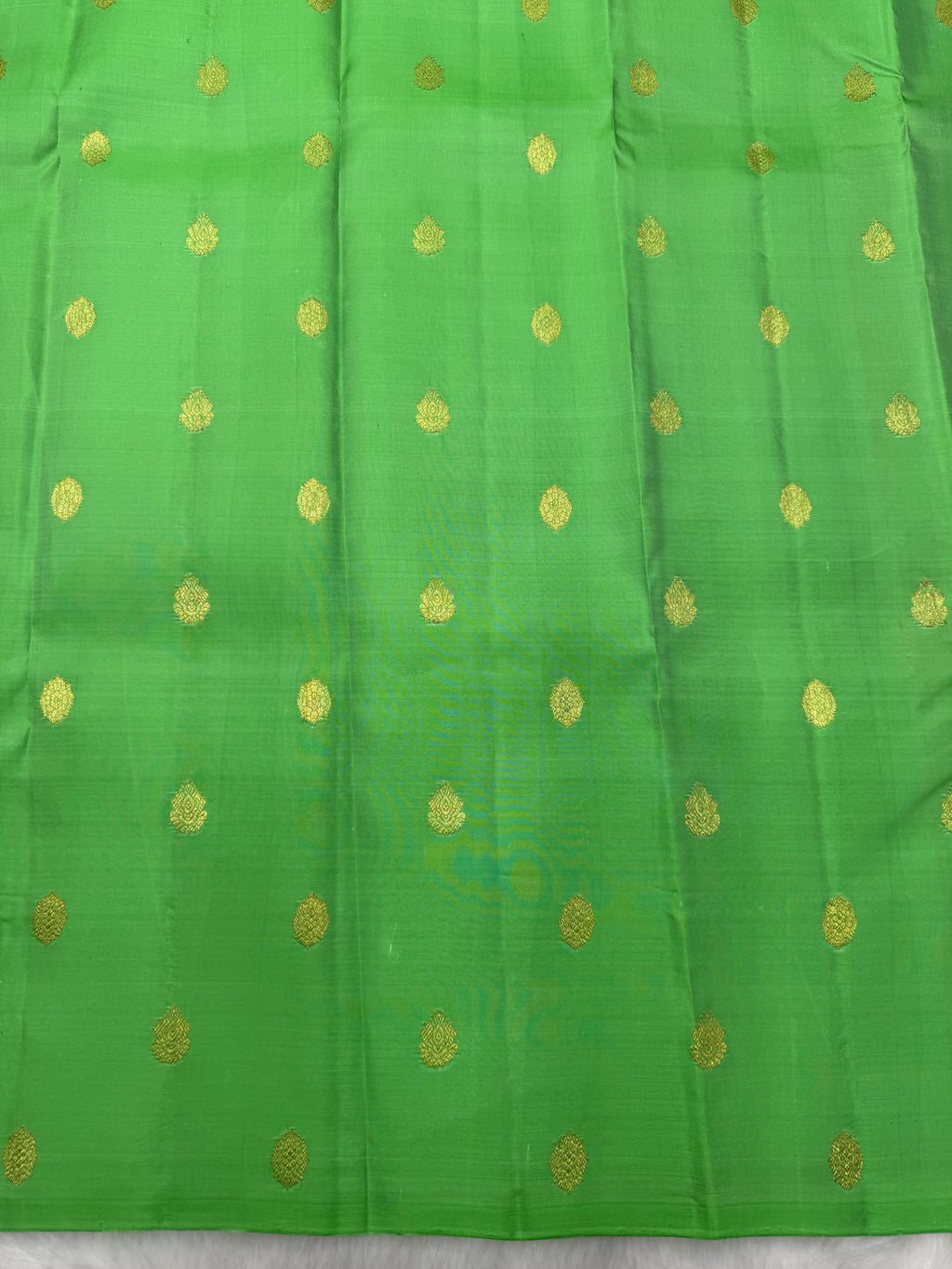 Parrot green borderless Kanjeevaram Saree with contrast Hot Pink pallu & blouse