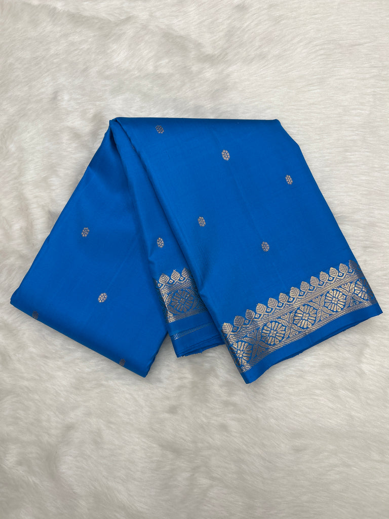 Blue Vintage Kanjeevaram Silk Saree with Traditional Thapet Border