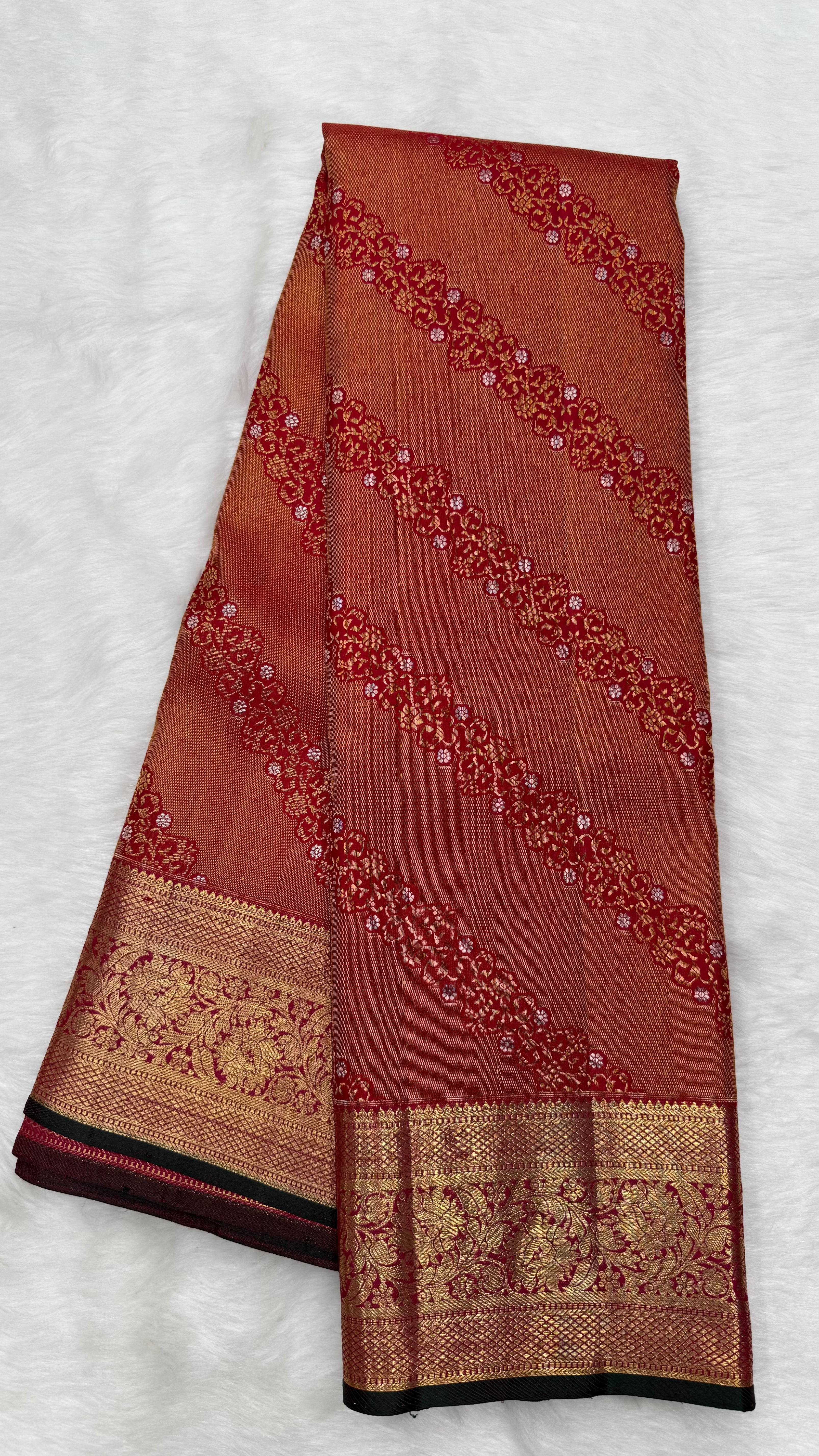 Red Kanjeevaram Saree with contrast Pink Pallu,Blouse & fine oosi,cross kalanjali design