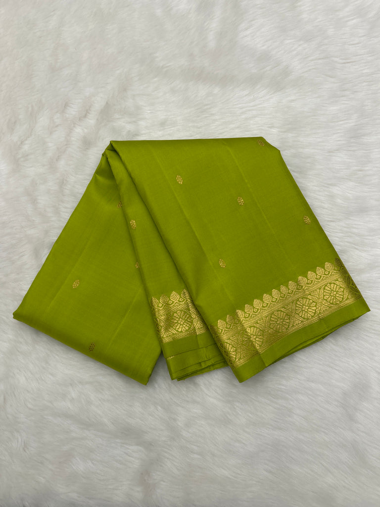 Parrot Green Vintage Kanjeevaram Silk Saree with Traditional Thapet Border