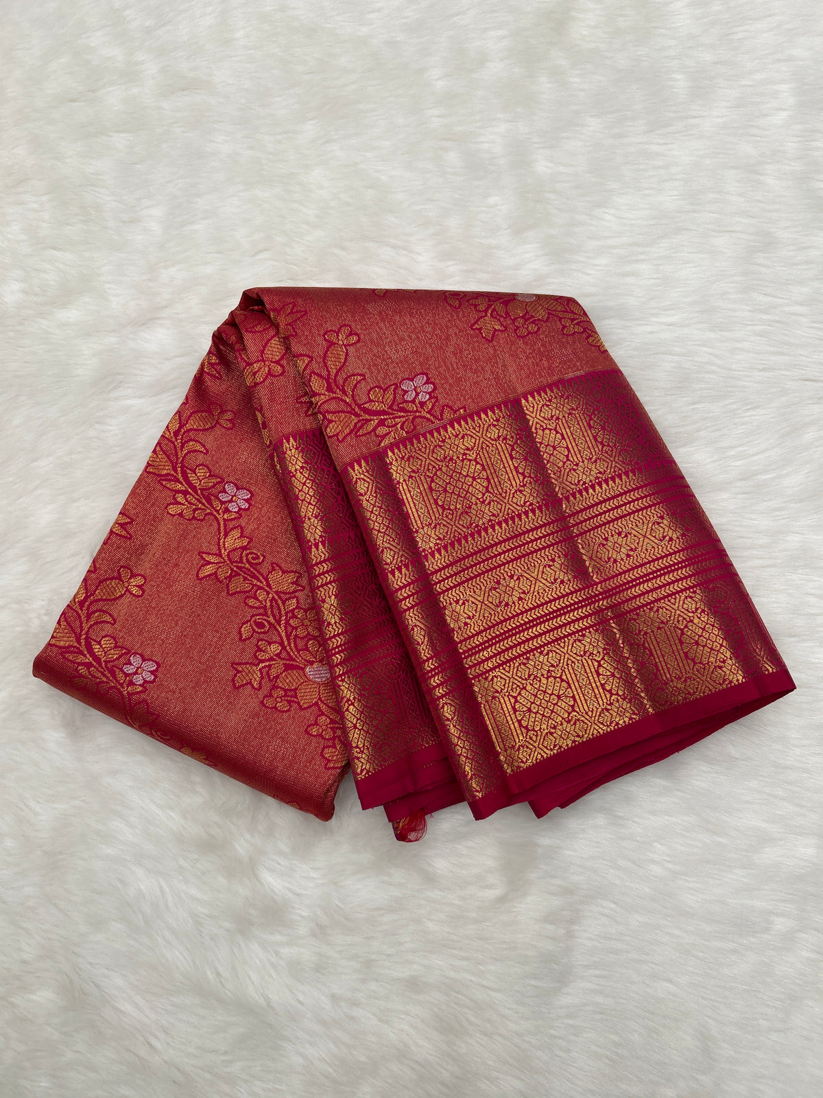 Vintage Kanjeevaram Saree with Close Oosi weaveing , Cross Kalanjali Design & Silver Zari Highlighted Flower Motifs