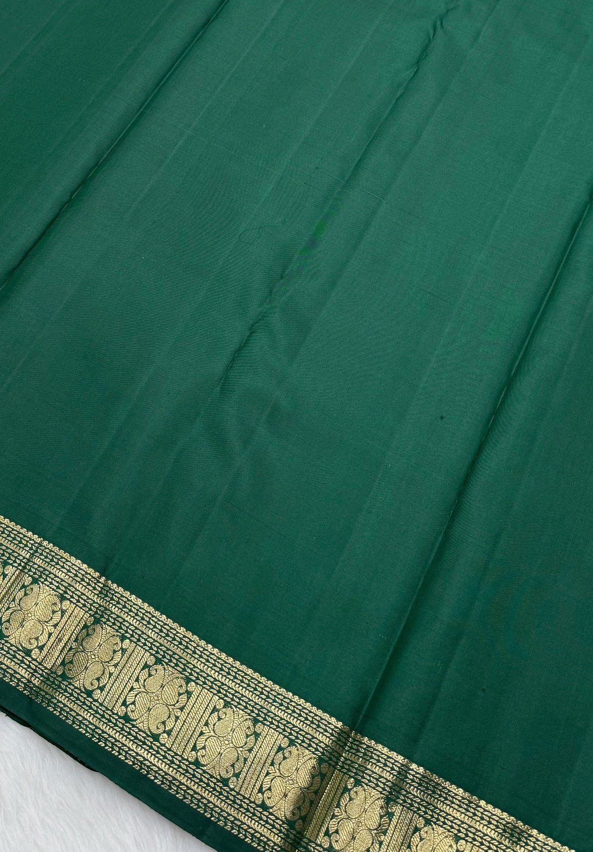 Dark Green Vintage Plain Kanjeevaram Saree with Long Pallu & Small Border