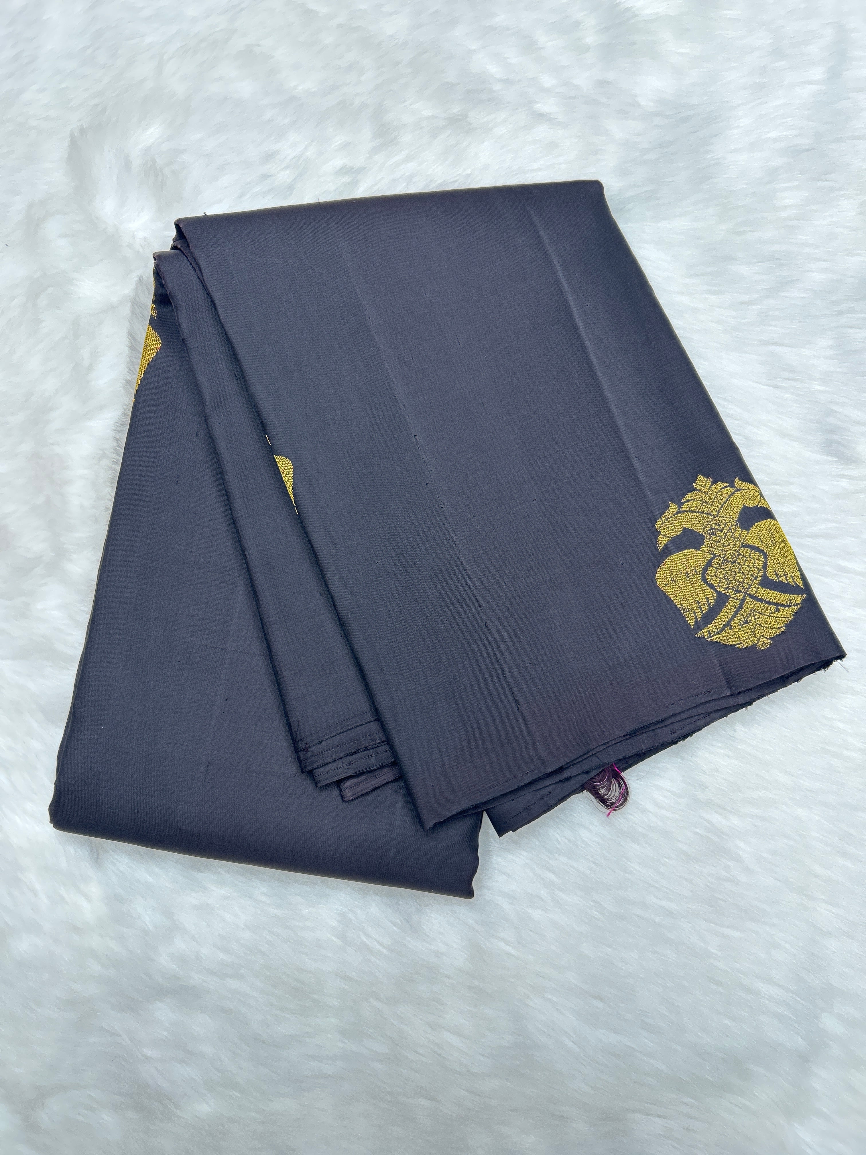 Kanjeevaram Borderless Silk Saree (FS31885)