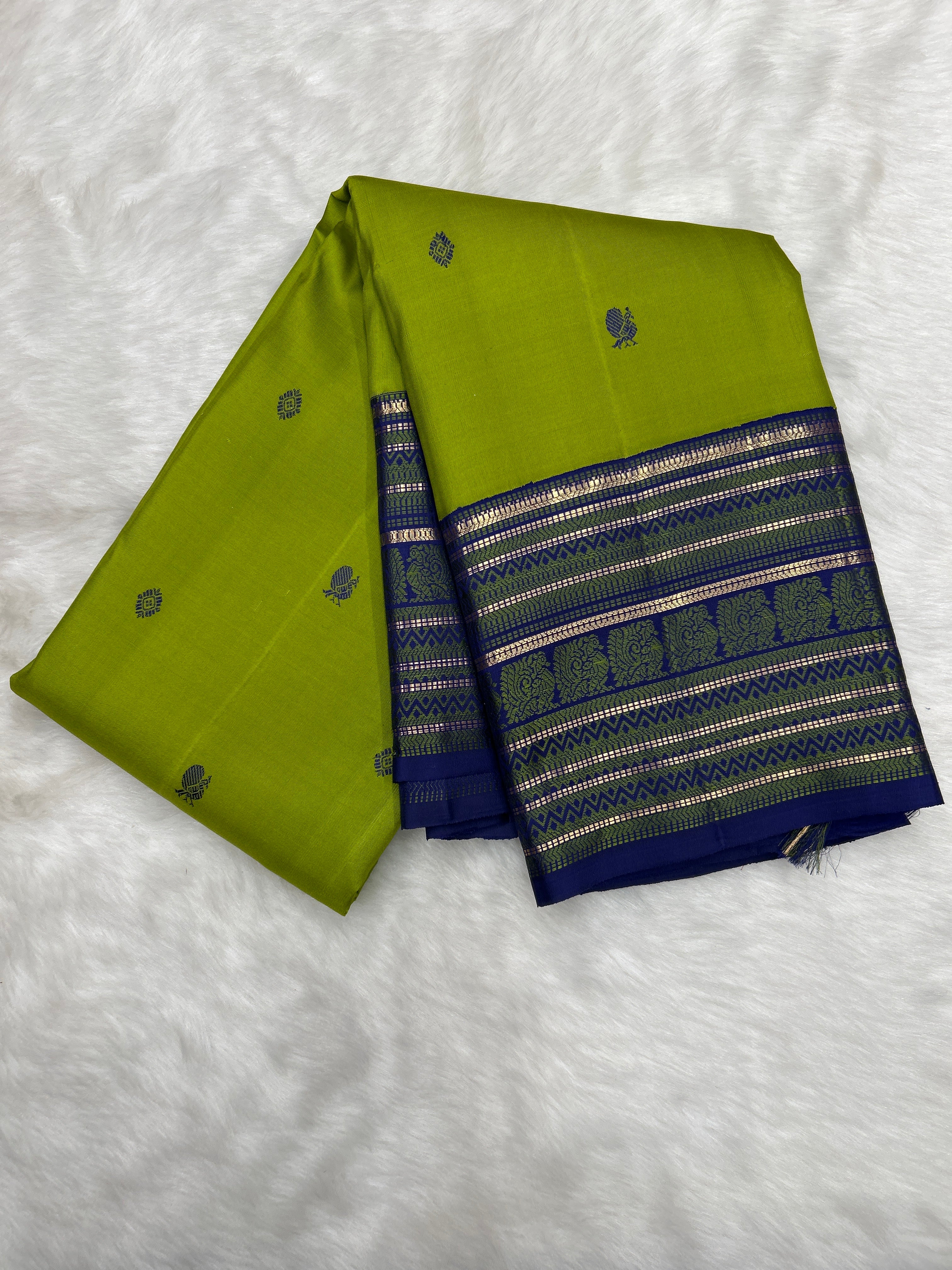Green Korvai Kanjeevaram silk saree with (Varisapet /Meena) Border