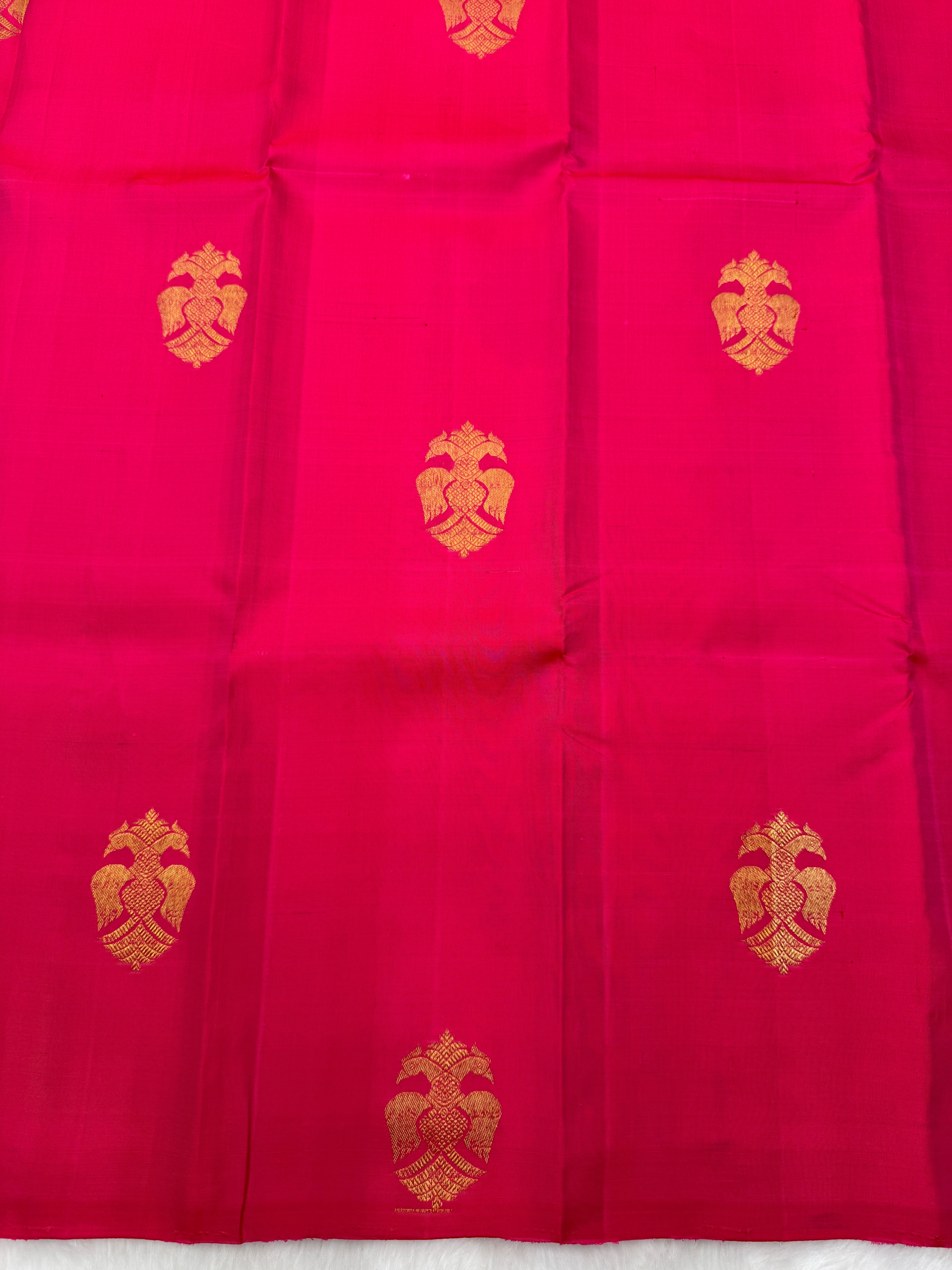 Pink & Red Dual Tone Borderless Kanjeevaram saree with Gandaberunda motif