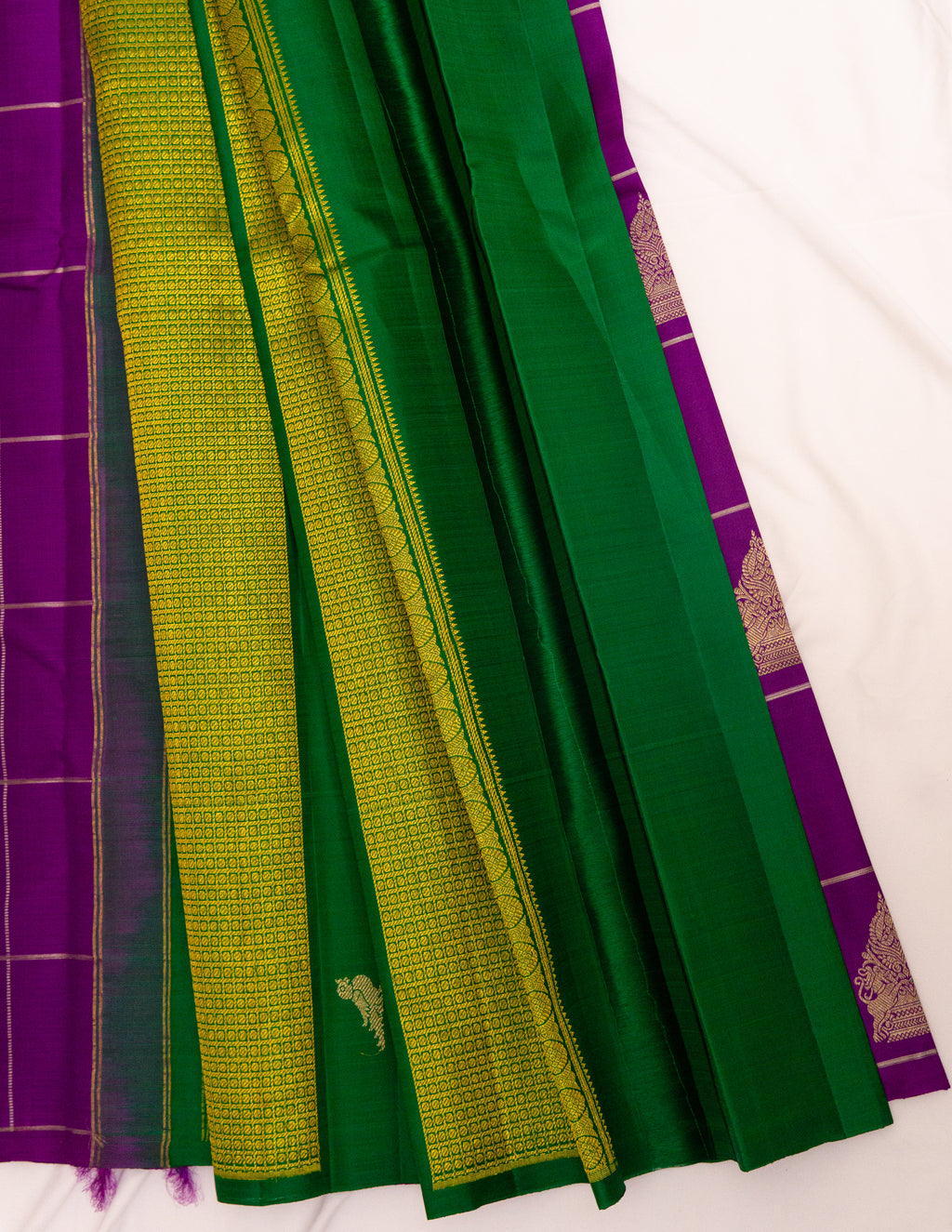 Borderless Kanjeevaram Saree with contrast Pallu & Blouse
