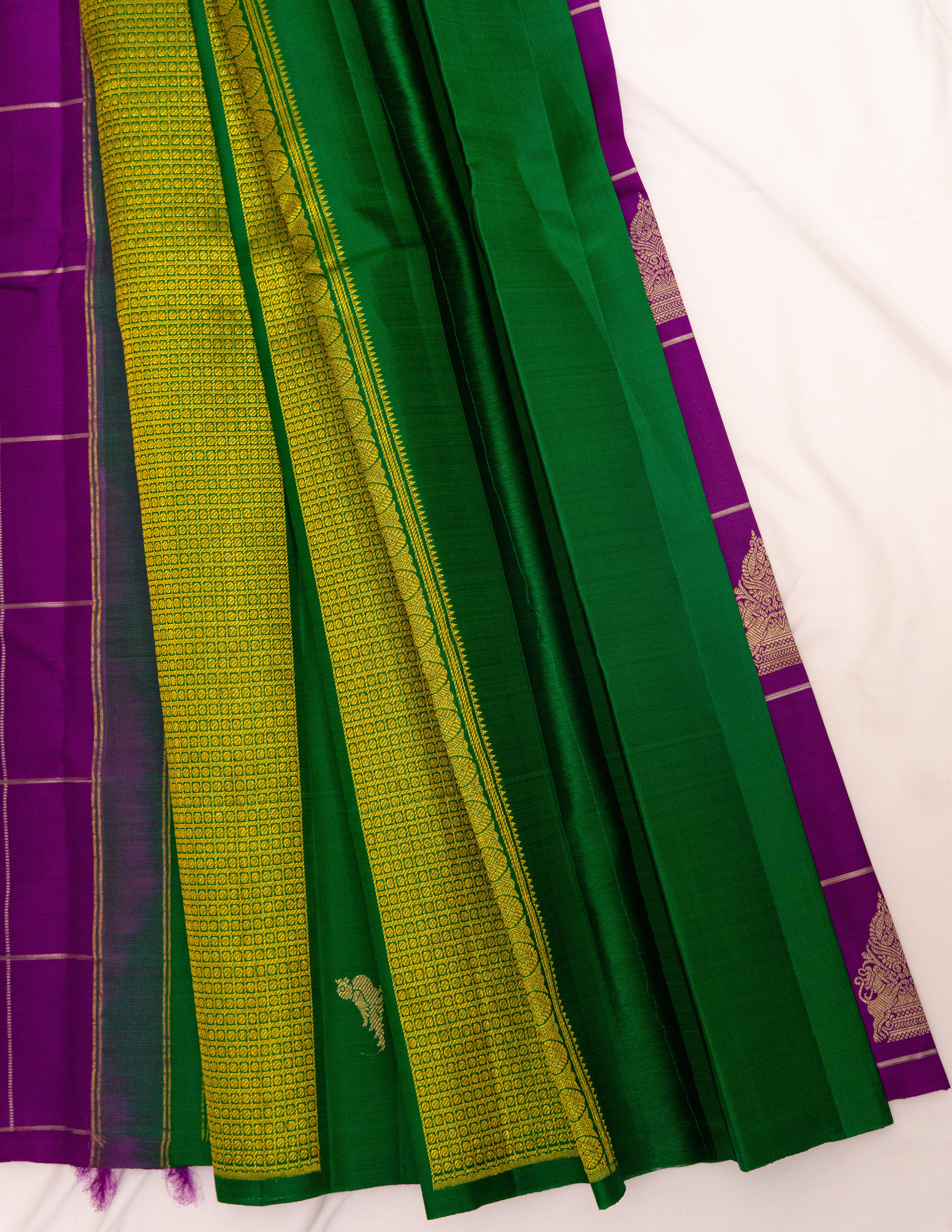 Borderless Kanjeevaram Saree with contrast Pallu & Blouse