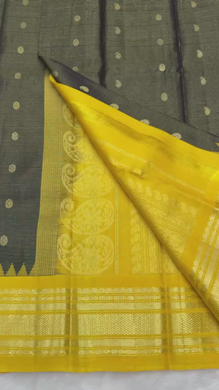 Vintage Vairaoosi Kanjeevaram Saree with Temple Kuttu Border