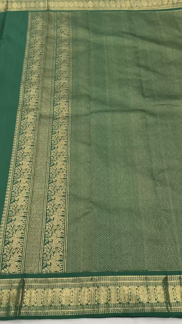 Dark Green Vintage Plain Kanjeevaram Saree with Long Pallu & Small Border